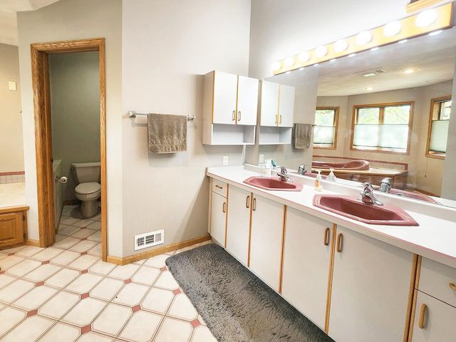 4230 N Juniper Drive, Janesville, WI 53545