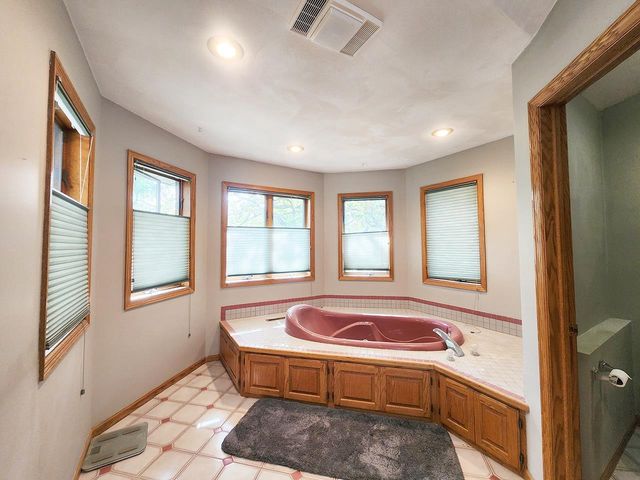 4230 N Juniper Drive, Janesville, WI 53545