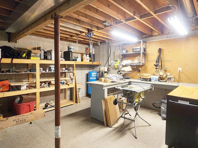 4230 N Juniper Drive, Janesville, WI 53545