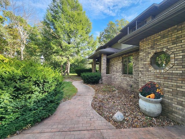 4230 N Juniper Drive, Janesville, WI 53545