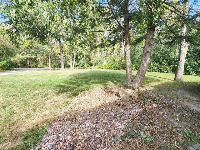 4230 N Juniper Drive, Janesville, WI 53545