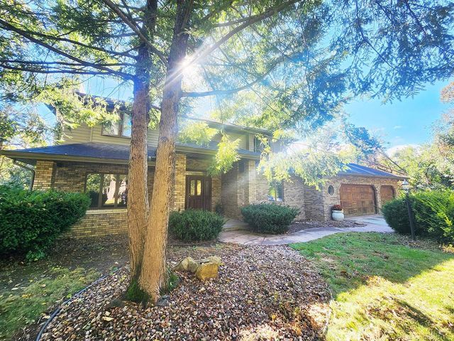 4230 N Juniper Drive, Janesville, WI 53545