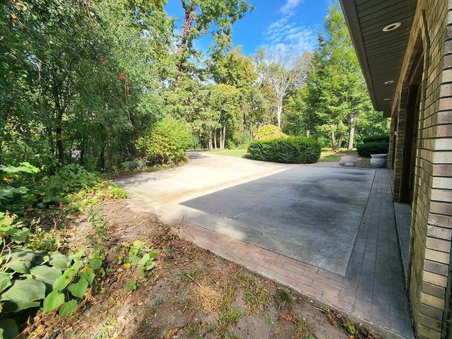 4230 N Juniper Drive, Janesville, WI 53545