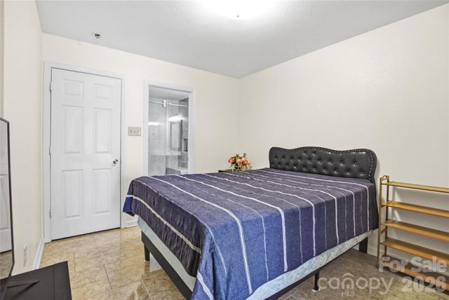 1031 Allegiance Drive, Charlotte, NC 28217