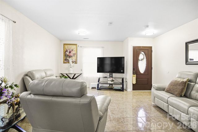 1031 Allegiance Drive, Charlotte, NC 28217