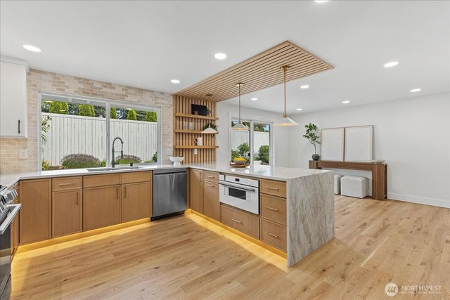 13610 116th Place NE, Kirkland, WA 98034