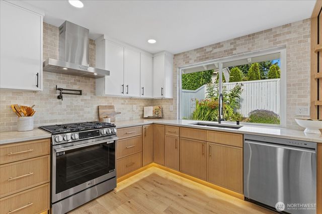 13610 116th Place NE, Kirkland, WA 98034