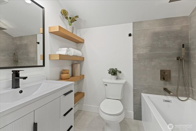 13610 116th Place NE, Kirkland, WA 98034