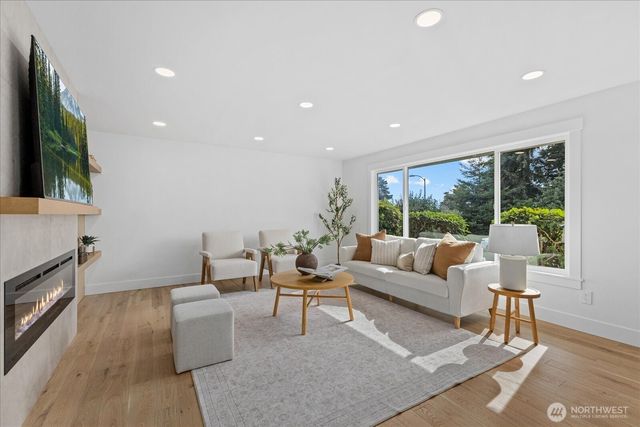 13610 116th Place NE, Kirkland, WA 98034