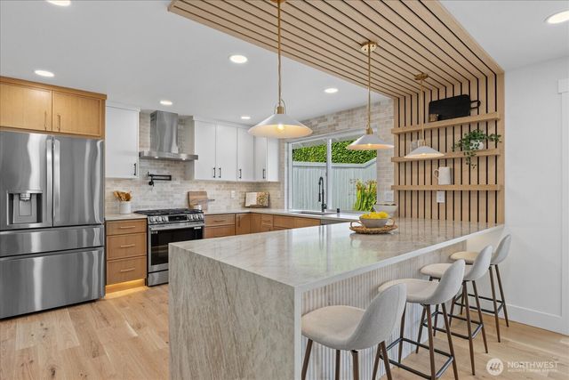 13610 116th Place NE, Kirkland, WA 98034