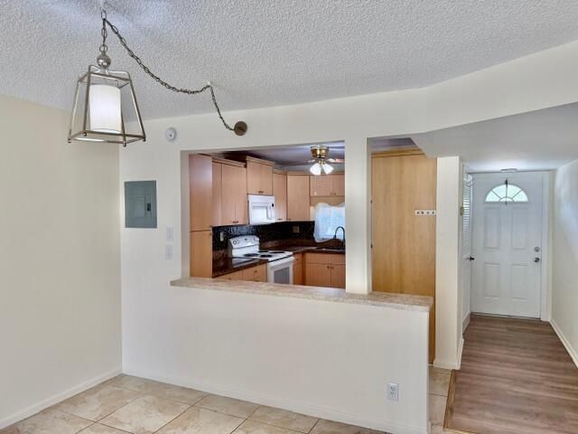 8940 S Hollybrook Boulevard 208, Pembroke Pines, FL 33025