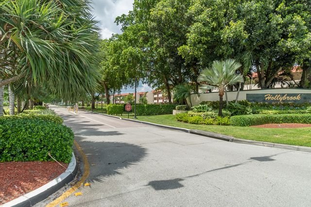 8940 S Hollybrook Boulevard 208, Pembroke Pines, FL 33025