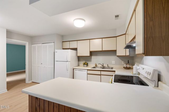 297 Summerwalk Circle, Chapel Hill, NC 27517
