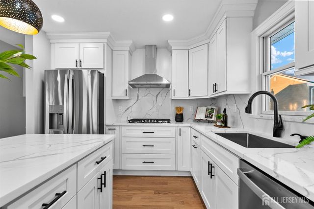 64 S Cliff Road, Colonia, NJ 07067