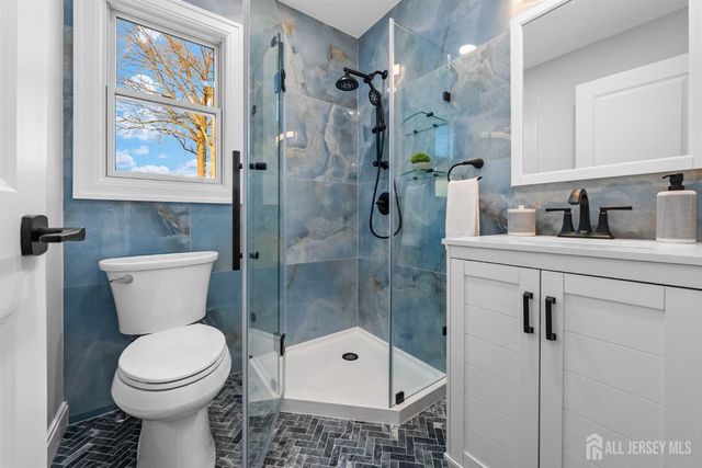 64 S Cliff Road, Colonia, NJ 07067