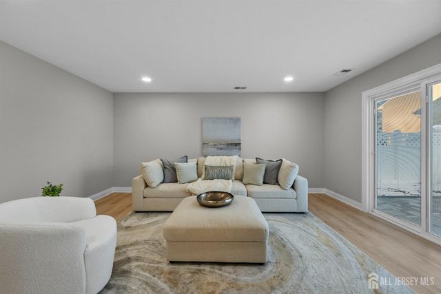 64 S Cliff Road, Colonia, NJ 07067