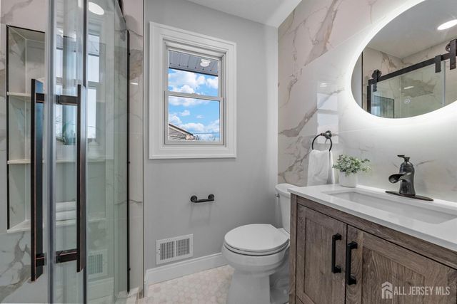 64 S Cliff Road, Colonia, NJ 07067