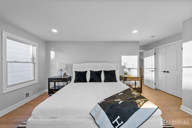 64 S Cliff Road, Colonia, NJ 07067