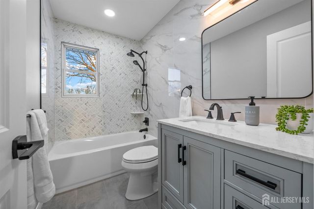 64 S Cliff Road, Colonia, NJ 07067