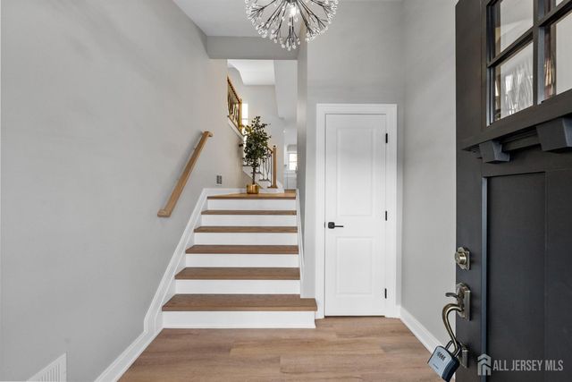 64 S Cliff Road, Colonia, NJ 07067