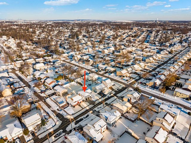 64 S Cliff Road, Colonia, NJ 07067