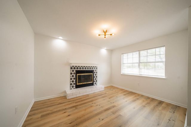 1630 S Donaghey Avenue, Conway, AR 72034