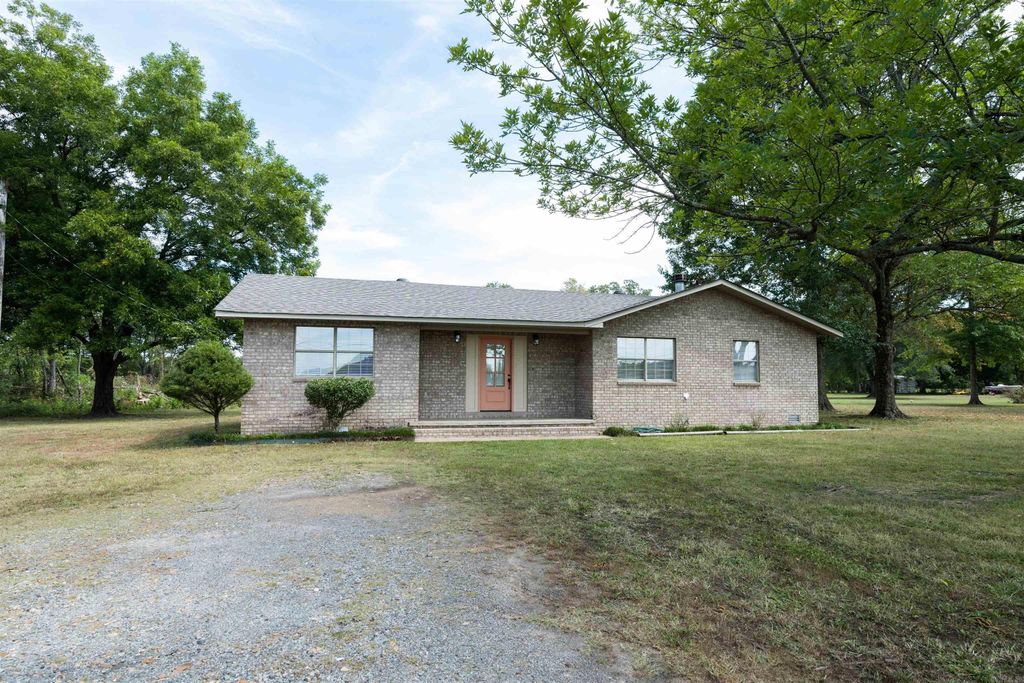 1630 S Donaghey Avenue, Conway, AR 72034