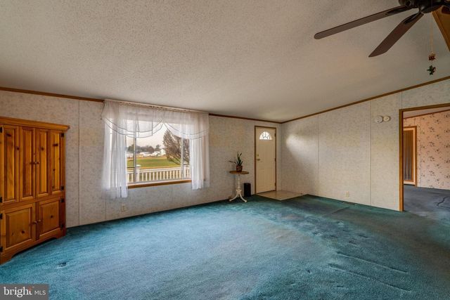 4 HEARTH DR, East Earl, PA 17519