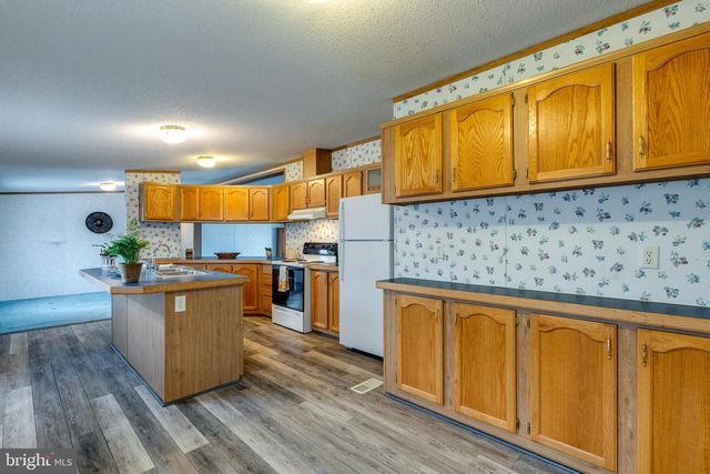 4 HEARTH DR, East Earl, PA 17519