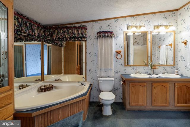 4 HEARTH DR, East Earl, PA 17519