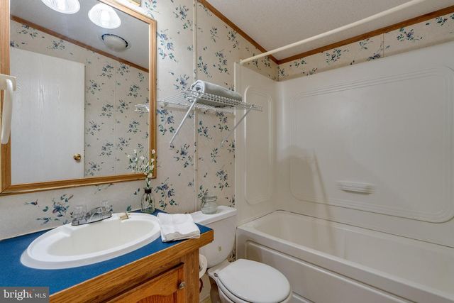 4 HEARTH DR, East Earl, PA 17519