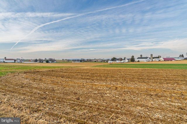 4 HEARTH DR, East Earl, PA 17519