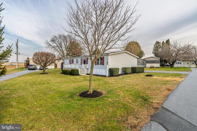 4 HEARTH DR, East Earl, PA 17519