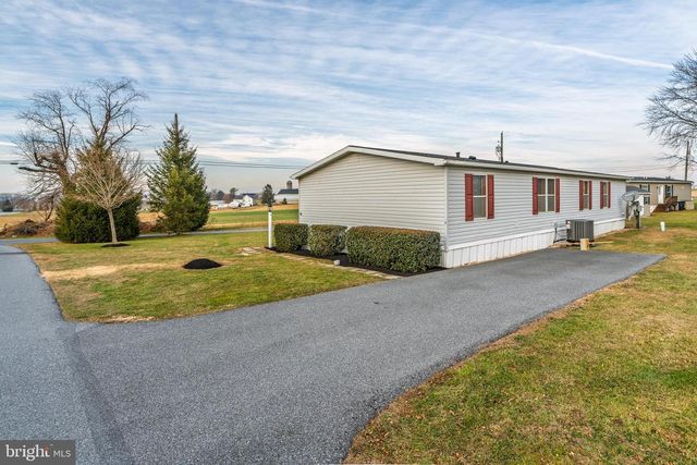 4 HEARTH DR, East Earl, PA 17519