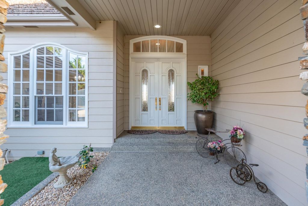 Image 3 of property listing at 22113 Oak Glen Lane, Friant, CA 93626