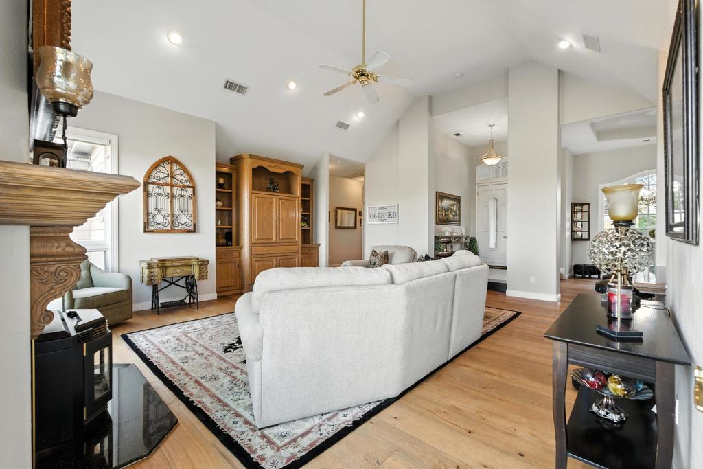 Image 6 of property listing at 22113 Oak Glen Lane, Friant, CA 93626