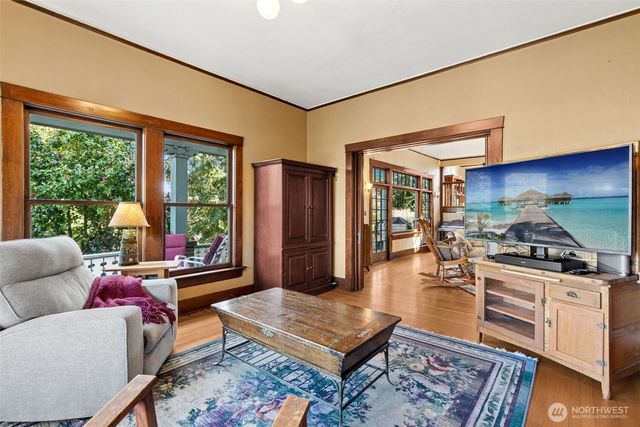 1 East Road, Tacoma, WA 98406