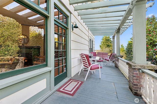 1 East Road, Tacoma, WA 98406