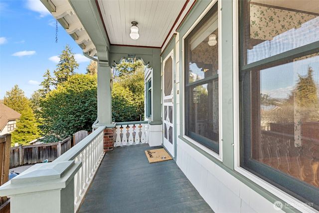 1 East Road, Tacoma, WA 98406