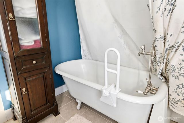 1 East Road, Tacoma, WA 98406