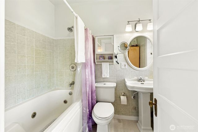 1 East Road, Tacoma, WA 98406