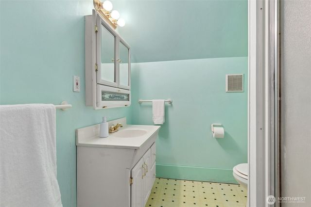 1 East Road, Tacoma, WA 98406