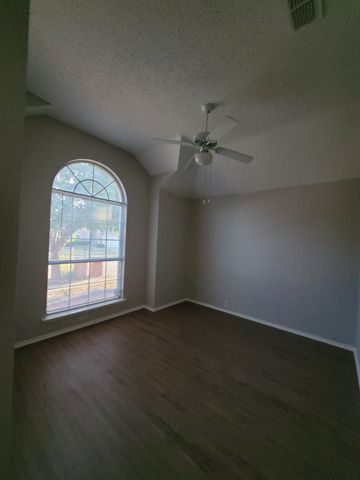 4609 Parkview Lane, Fort Worth, TX 76137
