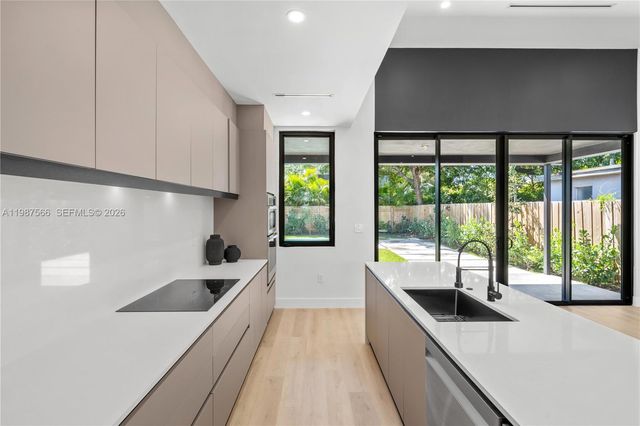 412 NW 47th St, Miami, FL 33127