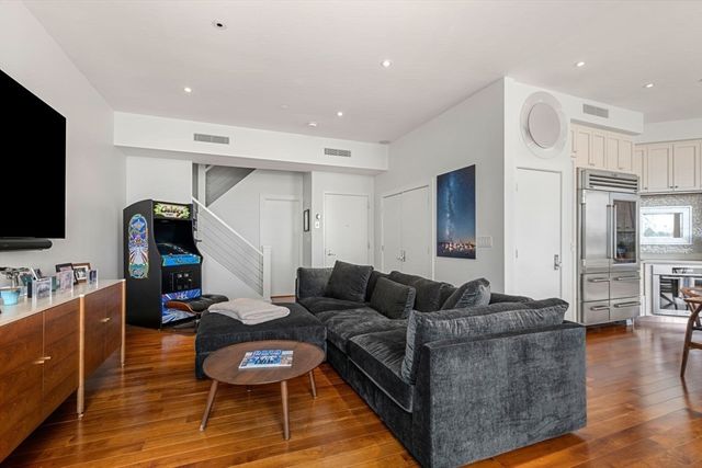 975 Memorial Drive 210, Cambridge, MA 02138