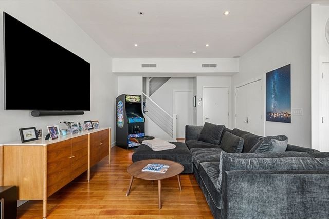 975 Memorial Drive 210, Cambridge, MA 02138
