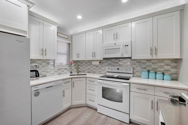 3392 NW 47th Avenue, Coconut Creek, FL 33063