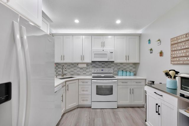 3392 NW 47th Avenue, Coconut Creek, FL 33063