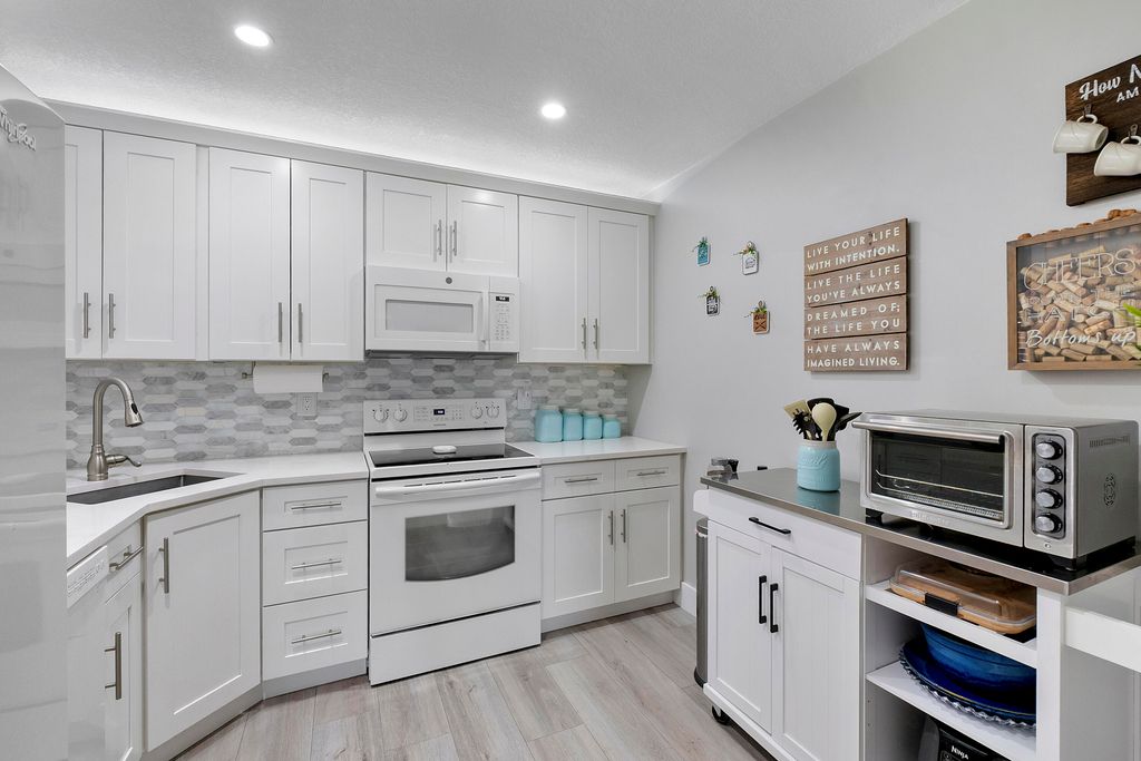 3392 NW 47th Avenue, Coconut Creek, FL 33063