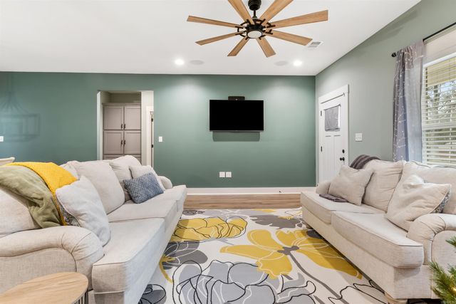 10 Raspberry Lane, Cabot, AR 72023